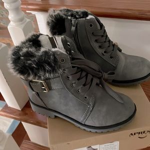 BRAND NEW in Box little girls gray combat boots with FUR